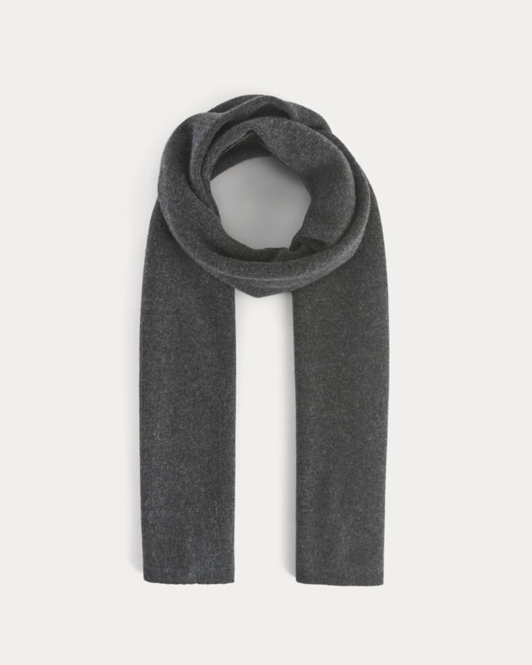 Everlane The Cabin Scarf in Heathered Soot