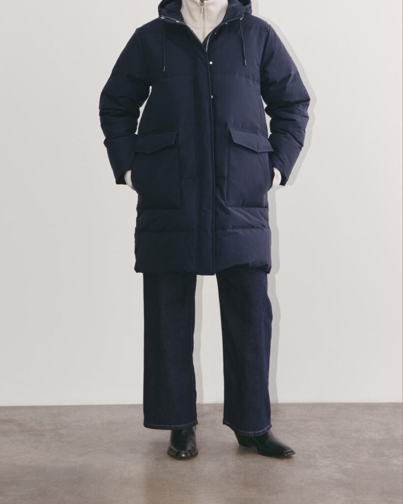 Everlane The Long Puffer in Navy