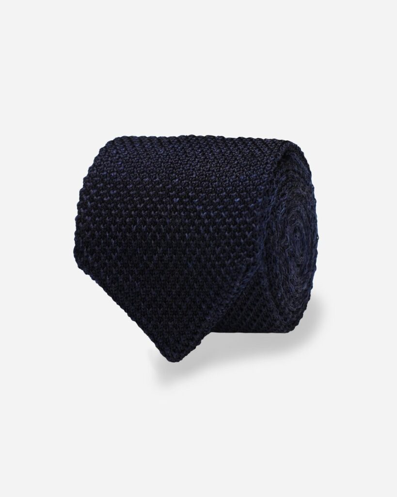 The Tie Bar Pointed Tip Knit Tie in Navy