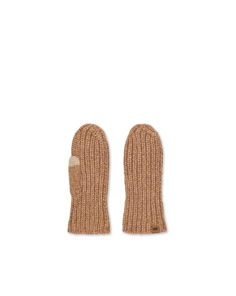 UGG Chunky Rib Mitten in Camel
