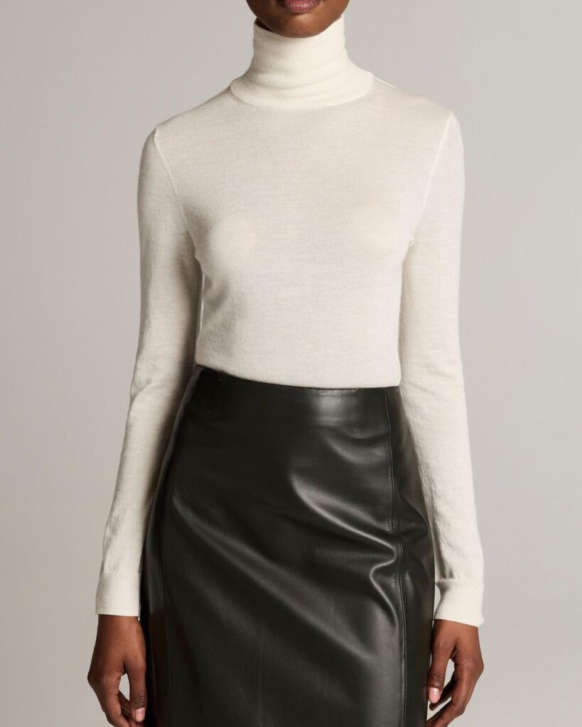 Vince Cashmere-Silk Slim Turtleneck Sweater in Off White